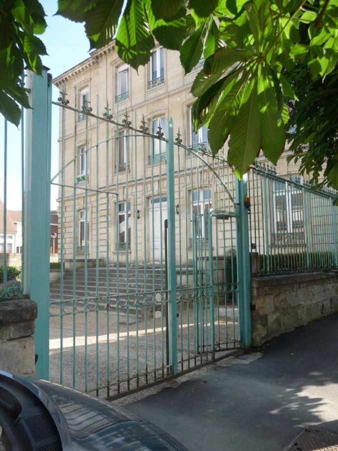 Studio Dans Charmante Batisse De Maitre Compiegnoise Compiègne Екстериор снимка